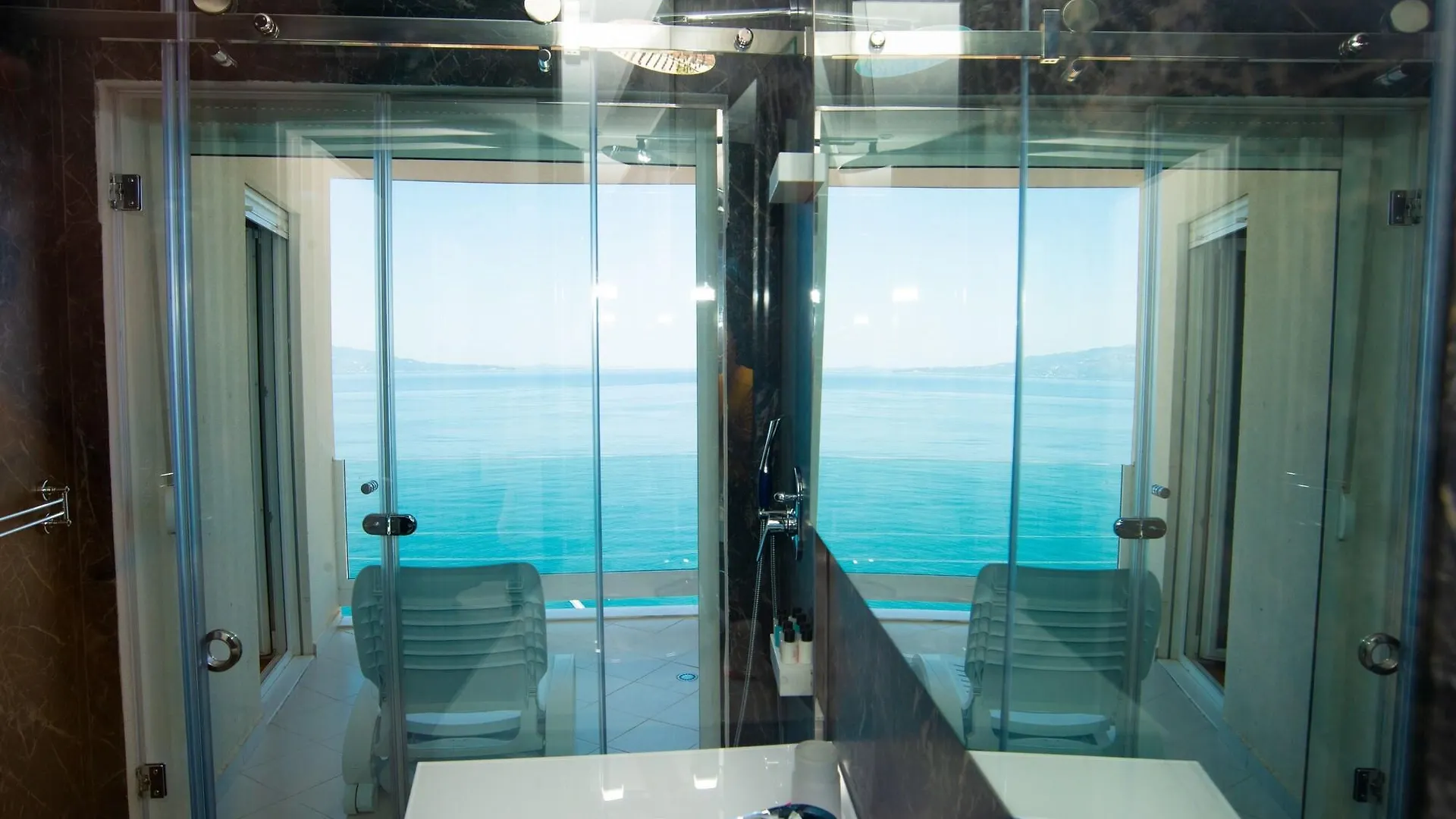 Bougainville Bay Hotel Saranda