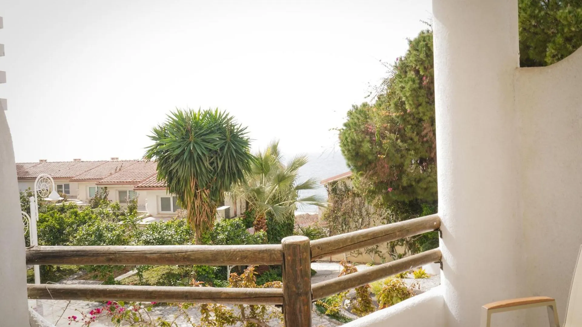 Bougainville Bay Hotel Saranda