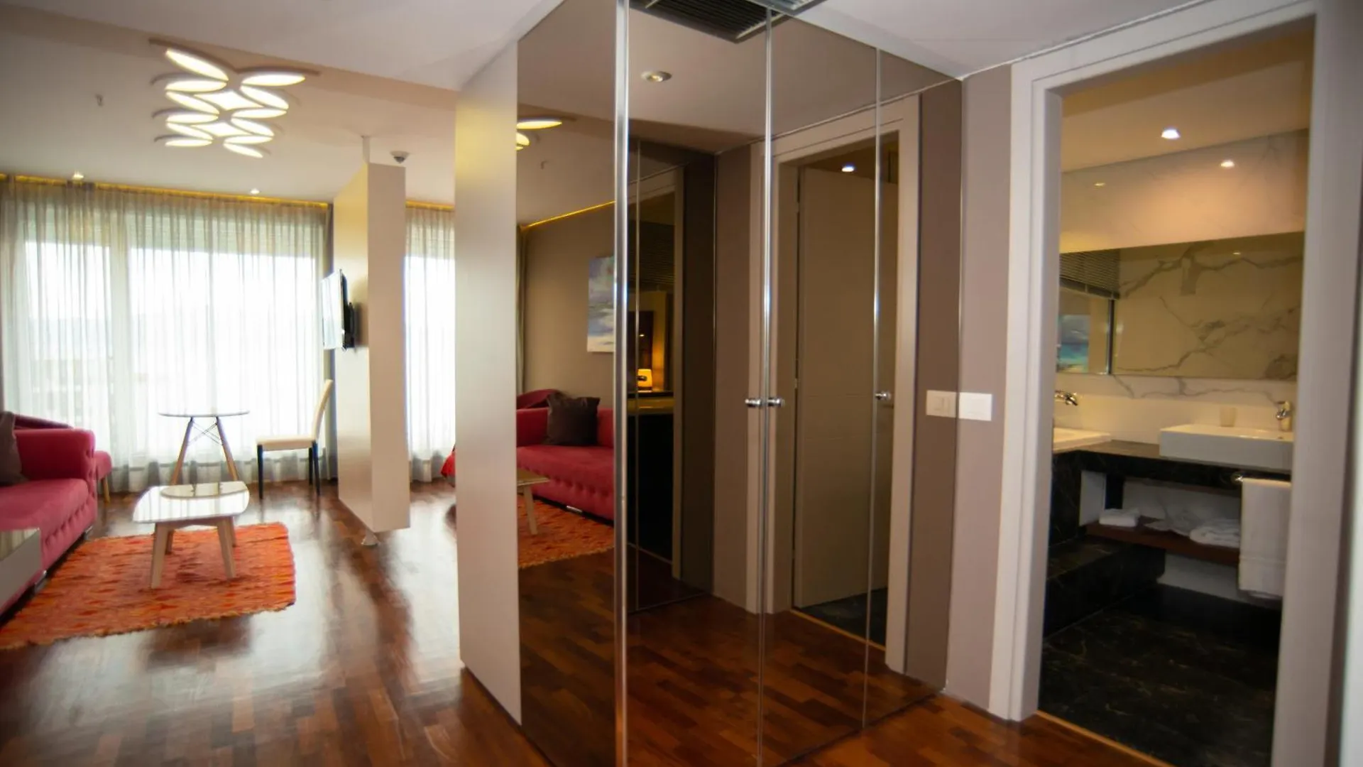 Bougainville Bay Hotel Saranda